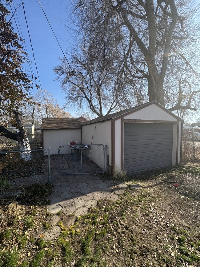 Building Photo - Cozy home in Rose Park