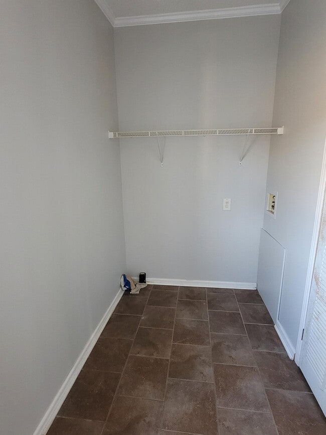 Building Photo - 410 Birch Dr