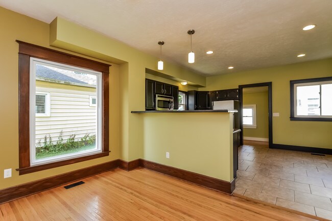 Building Photo - 227 Valley Ave NW