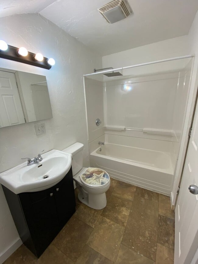 Building Photo - 341 Pecor St