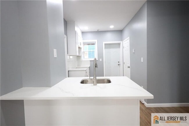 Building Photo - 397 Washington St