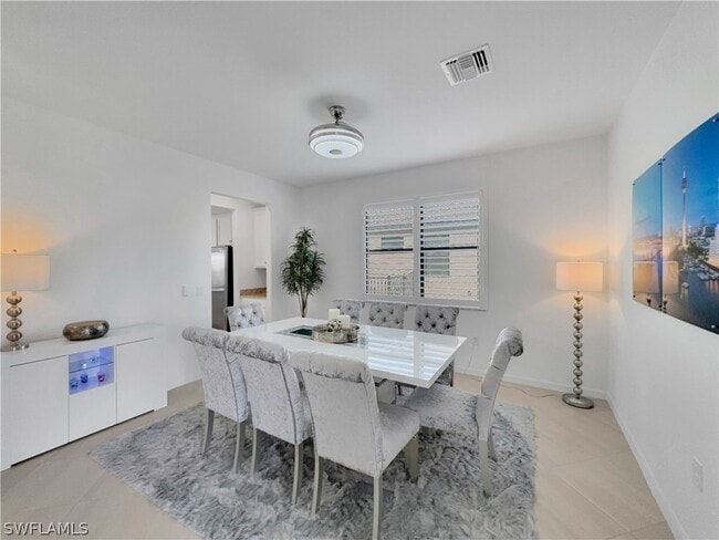 Building Photo - 3319 Menores Wy