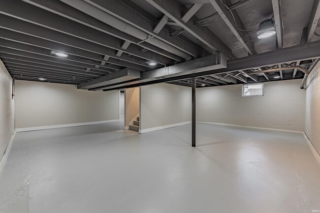 Building Photo - 1719 Crystal Ct
