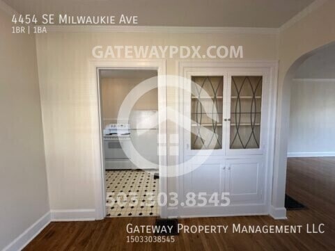 Building Photo - 4454 SE Milwaukie Ave