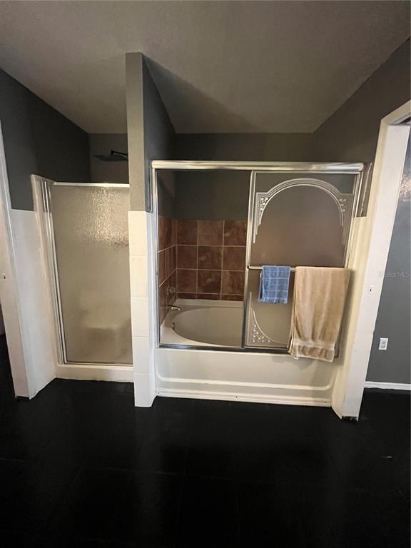 Building Photo - 918 W 11th St