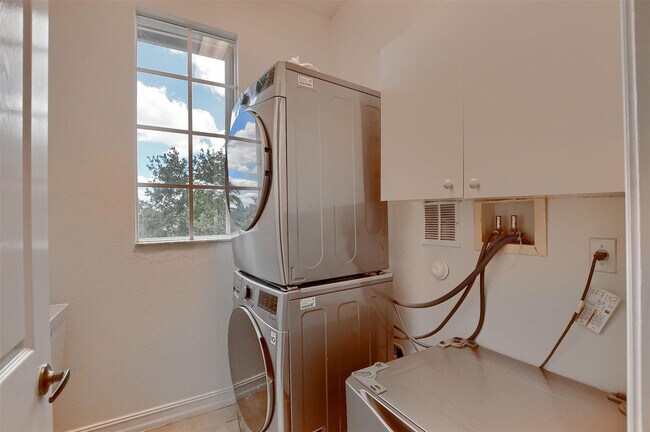 Building Photo - 8290 NW 105th Ln