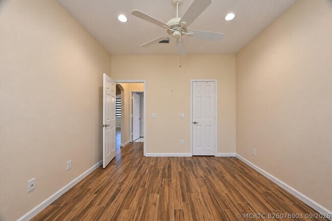 Building Photo - 545 NW Portofino Ln