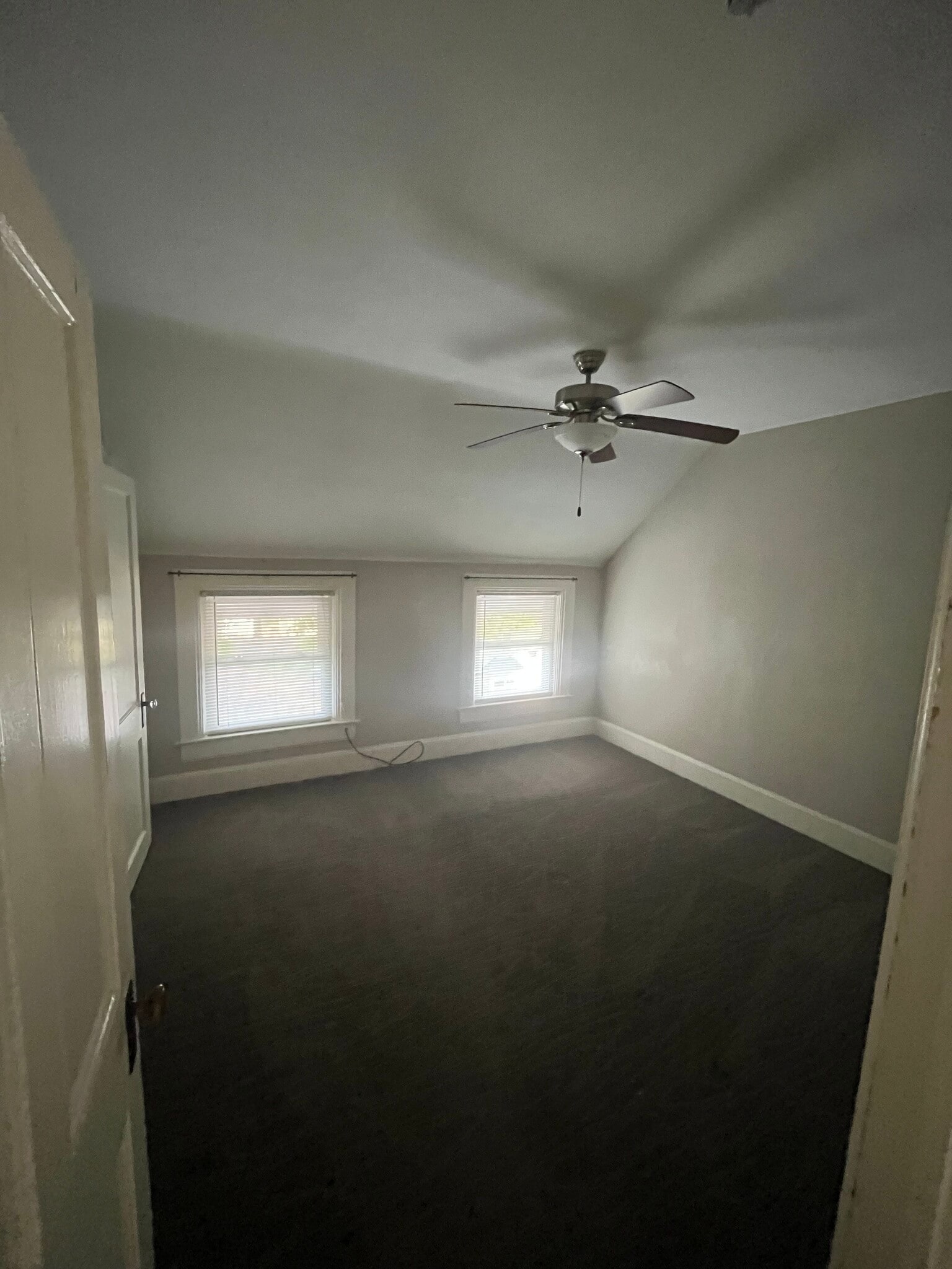 Bedroom can fit king or queen bed - 725 W 3rd St