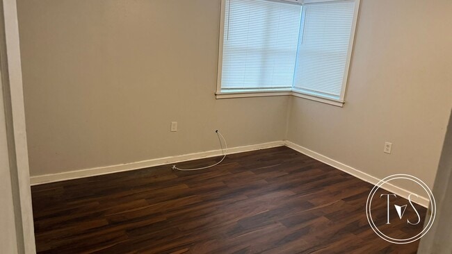 Building Photo - 1014 Shawnee St