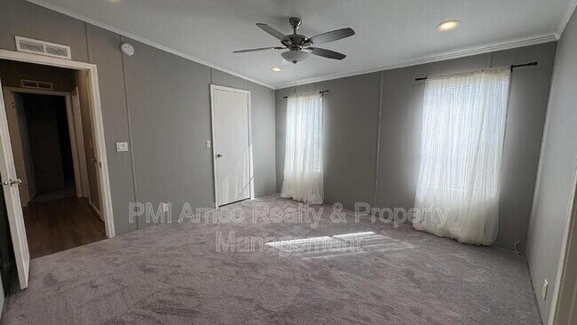 Building Photo - 712 Choo Choo Ln