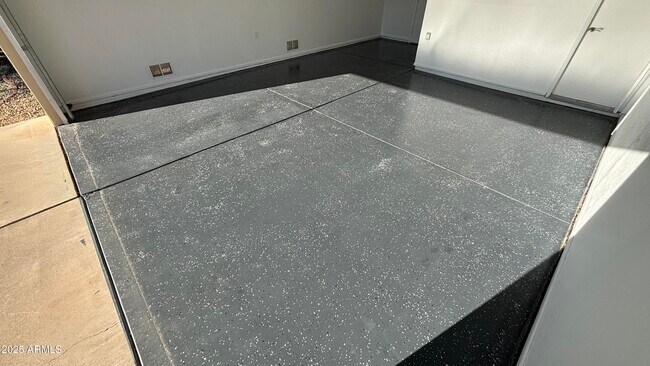 Building Photo - 9822 W Silver Bell Dr