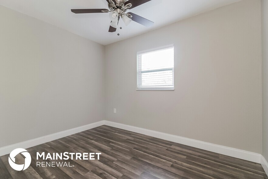 Building Photo - 2121 Camellia Dr