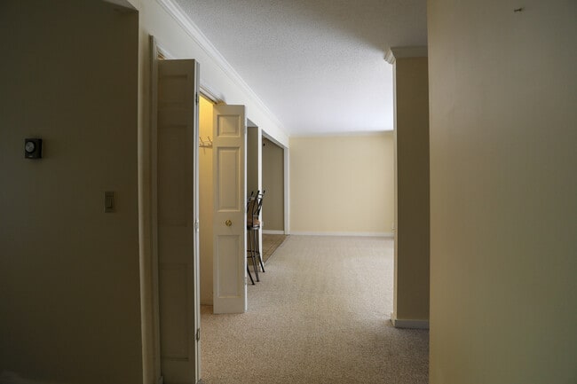 Building Photo - 111 Brook Hollow