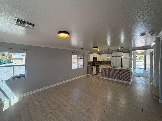 Building Photo - 3907 E Pinto Valley Rd