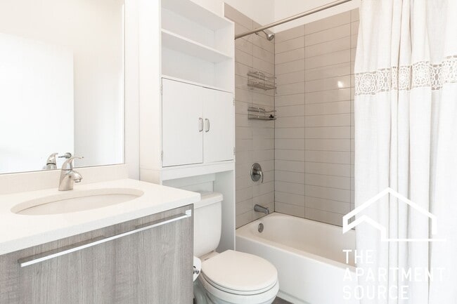 Building Photo - MASSIVE Loft-style condo-quality 2 Bed/2 ba IN UNIT LAUNDRY in Wrigley!