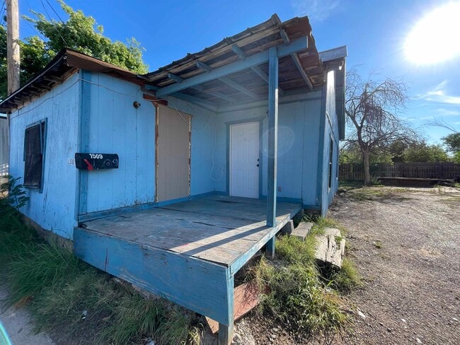 Primary Photo - 1509 Monterrey Ave