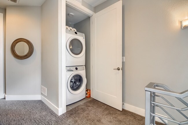 Building Photo - 1323 Elati St