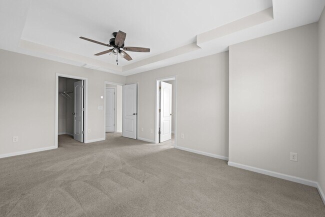 Building Photo - Beautiful 3 bed, 2.5 bath townhome in The ...