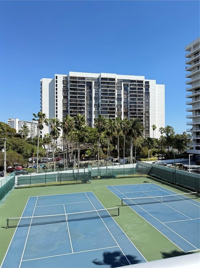 Building Photo - 1541 Brickell Ave