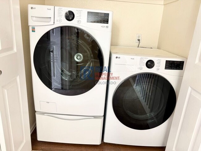 Building Photo - 1031 Surlyn Ct