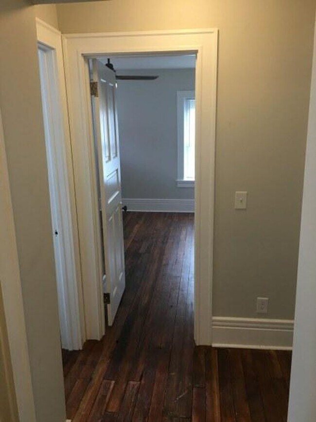 Building Photo - 1131