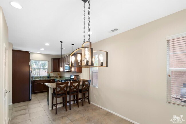 Building Photo - 3 Bed 2.5 Bath Spanish Walk Villa Palm Desert