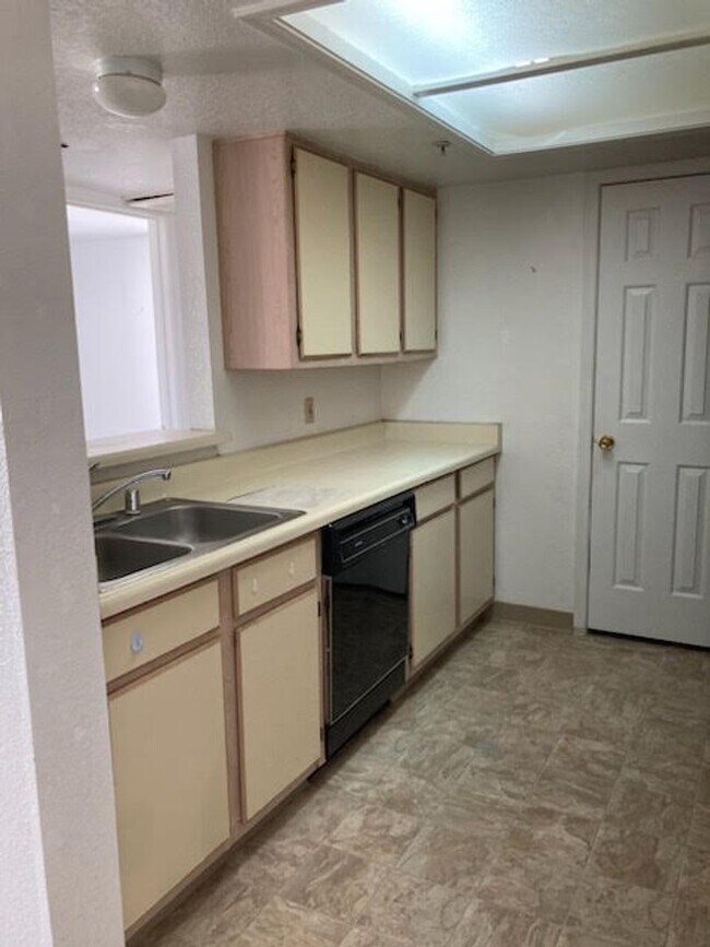 Building Photo - 1 Bedroom Laughlin Condo in South Bay!!