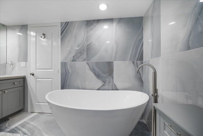 Building Photo - 13400 Polo Rd W