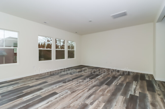 Building Photo - 1531 Antioch Dr