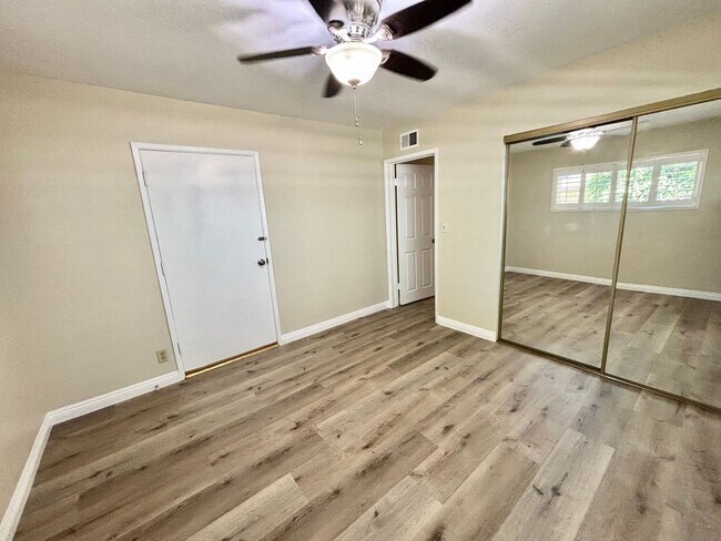 Building Photo - 4301 Green Ave