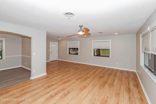 Building Photo - 472 Linda Ln