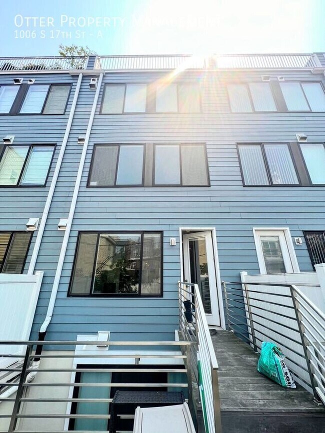 Building Photo - 1006 S 17th St