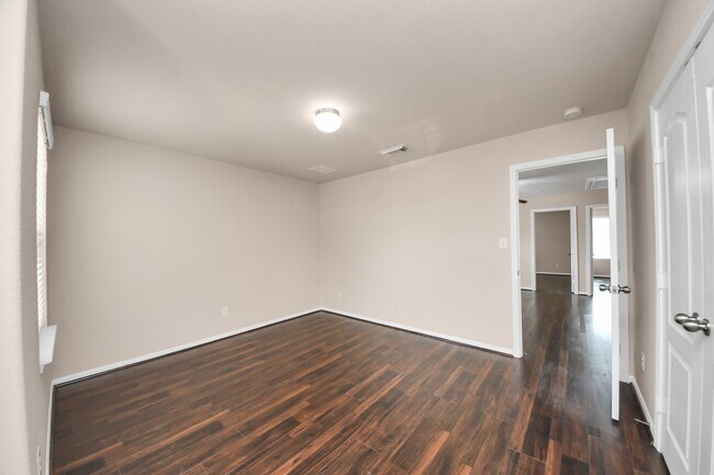 Building Photo - 7214 Baitland Dr