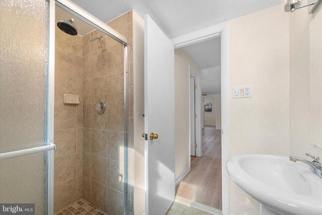 Building Photo - 9012 Vernon View Dr