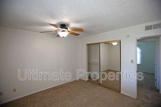 Building Photo - 5339 W Sunnyside Dr