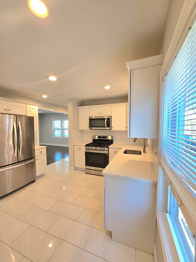 Building Photo - 35 Phillips Ave