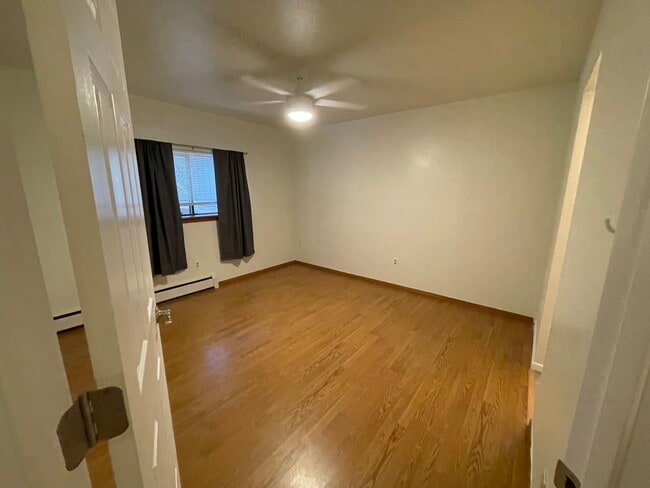 Building Photo - 2800 Kalmia Ave