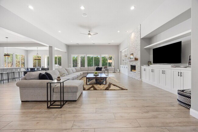 Building Photo - 49392 Hohokam River St