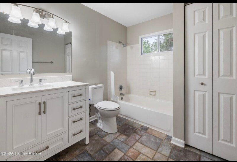 Building Photo - 1109 Crestview Way