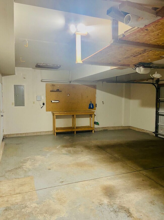 Building Photo - Rental