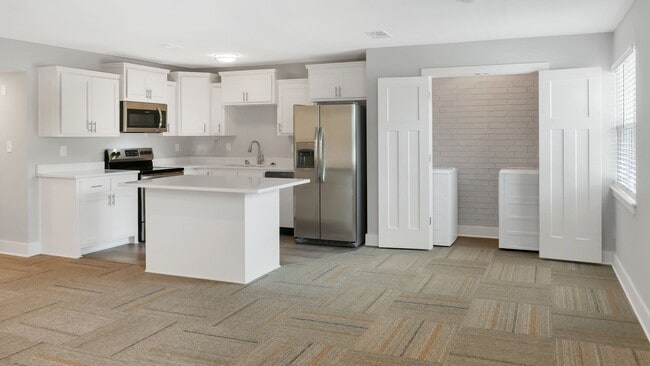 Building Photo - 300 W Pleasure Ave