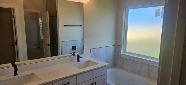 Building Photo - Great Home in Springdale