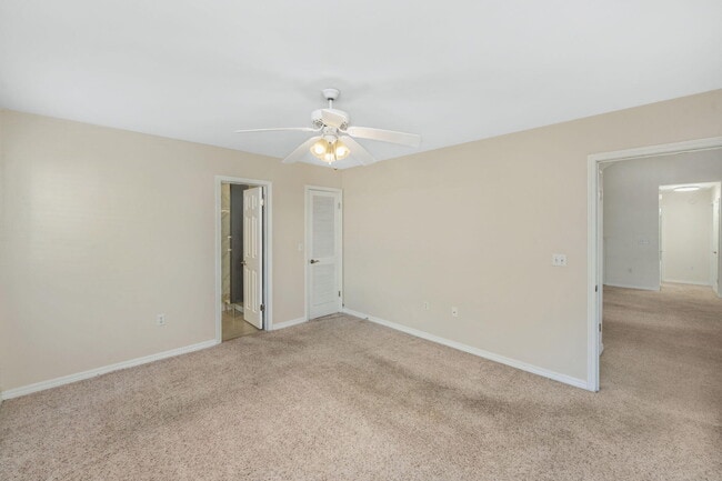 Building Photo - 305 Parkwood Pl