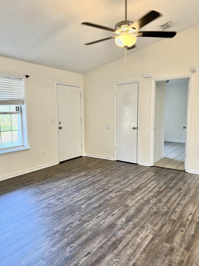 Building Photo - 171 Dawn Lauren Ln