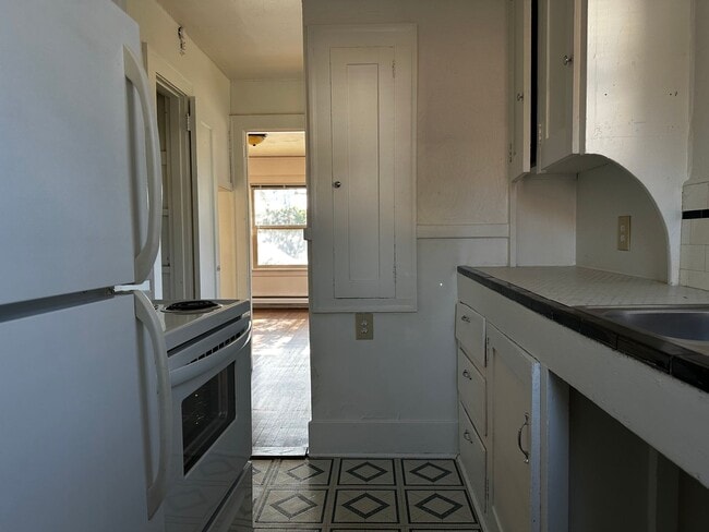 Building Photo - Classic Charming Bungalow in the Heart of ...