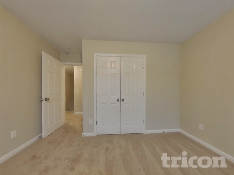 Building Photo - 1538 Fallen Leaf Dr SW