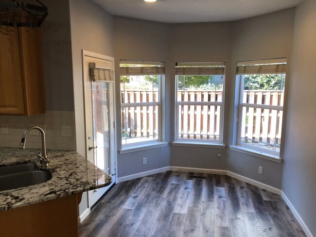 Building Photo - 2687 NW Oak Ridge Dr