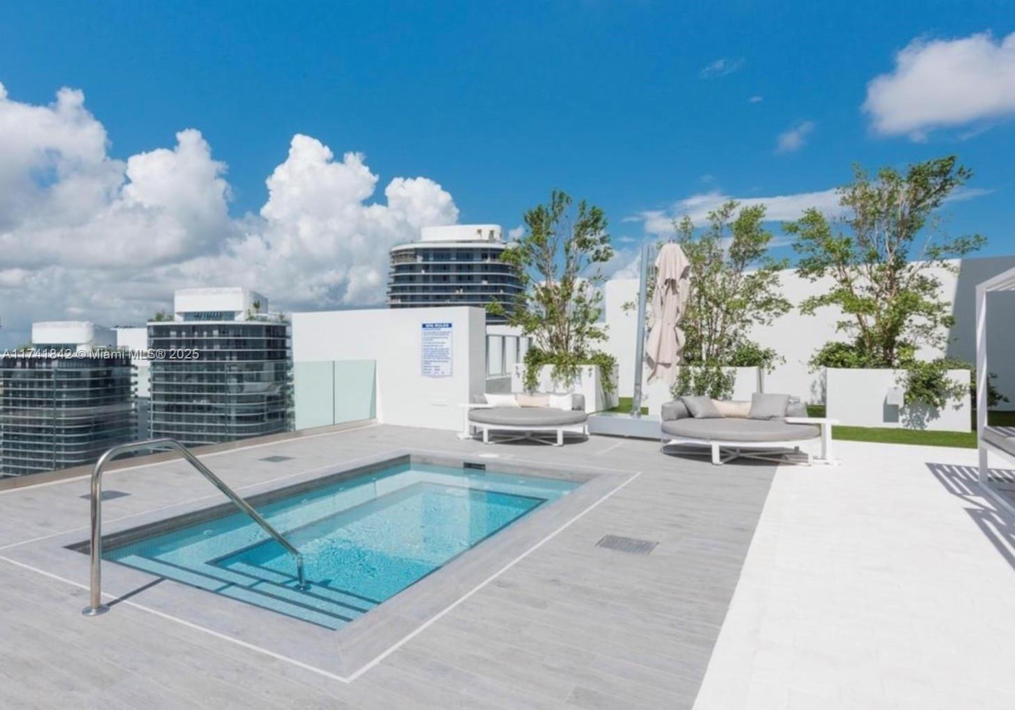 Building Photo - 1010 Brickell Ave