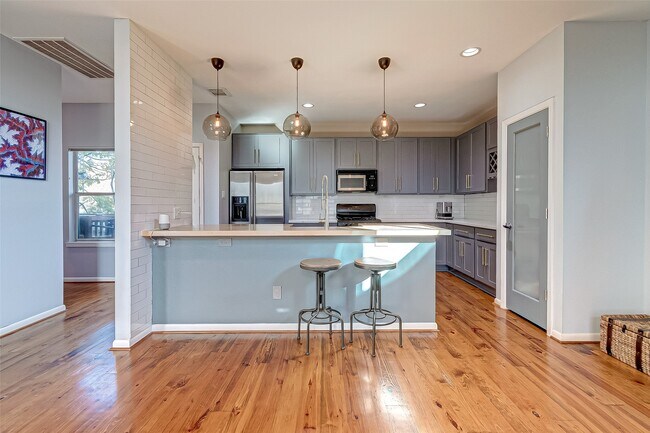 Building Photo - 4308 Lillian St