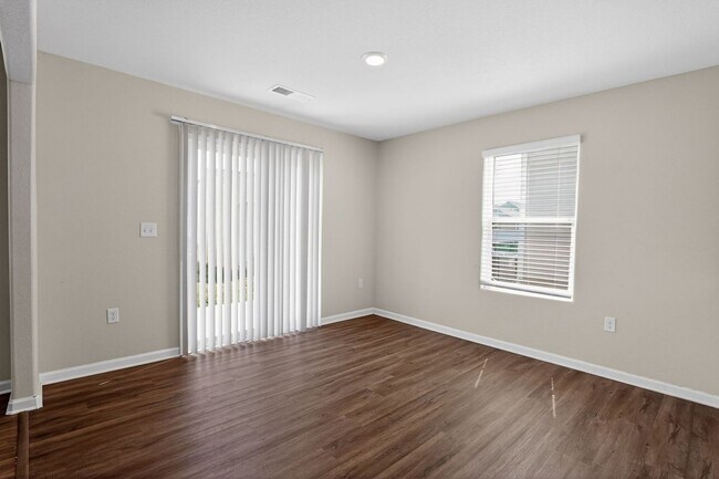 Building Photo - Spacious 4BR House in Charlotte